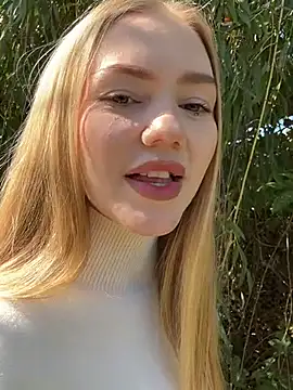 MilaMoone online show from October 4, 2025, 8:23 am