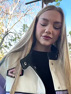 MilaMoone online show from November 2, 2025, 11:45 am