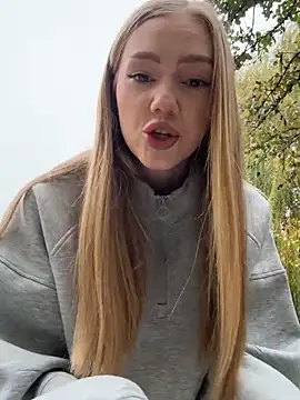 MilaMoone online show from November 9, 2025, 10:46 am