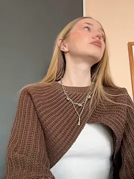 MilaMoone online show from February 6, 2026, 10:40 am