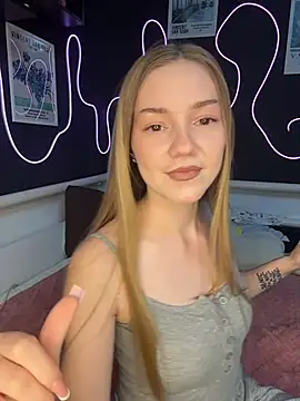 MilaMoone online show from March 3, 2026, 11:05 am