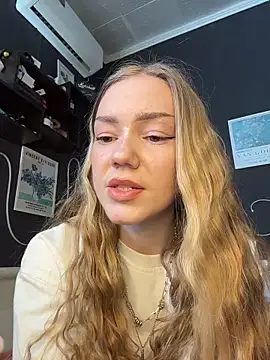 MilaMoone online show from March 13, 2026, 10:33 am