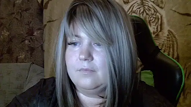 YuliiaSan online show from October 2, 2025, 7:43 pm