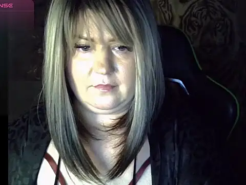 YuliiaSan online show from November 10, 2025, 4:28 pm