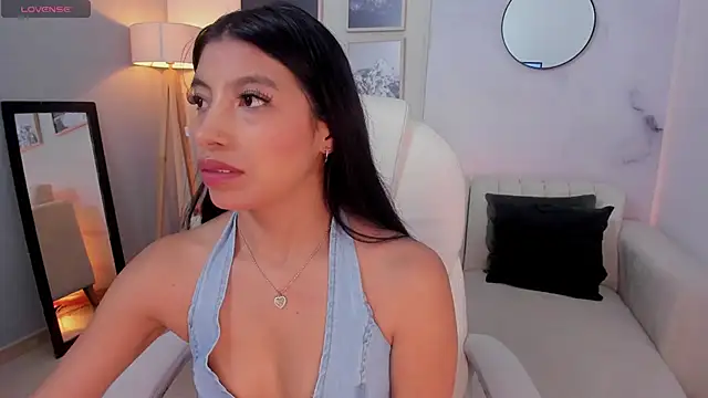 Tiffany Low online show from November 9, 2025, 12:03 pm