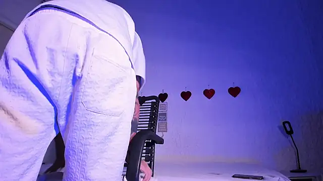 j martony online show from September 18, 2025, 1:02 pm