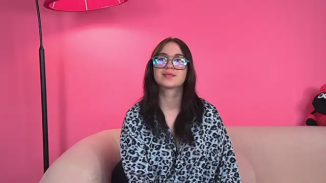 AnneAvery online show from October 18, 2025, 8:37 am