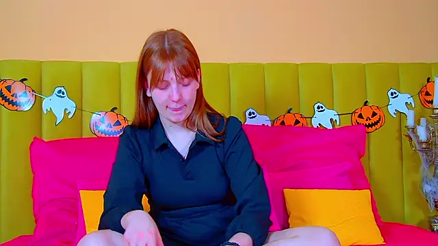 Snapshot of BeatriceBinoche chatting on October 25, 2025, 6:35 pm BeatriceBinoche online show from October 25, 2025, 6:35 pm