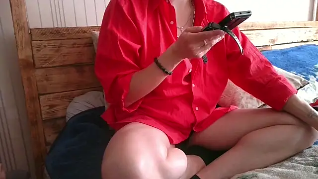 EthelsLover online show from October 14, 2025, 9:21 am