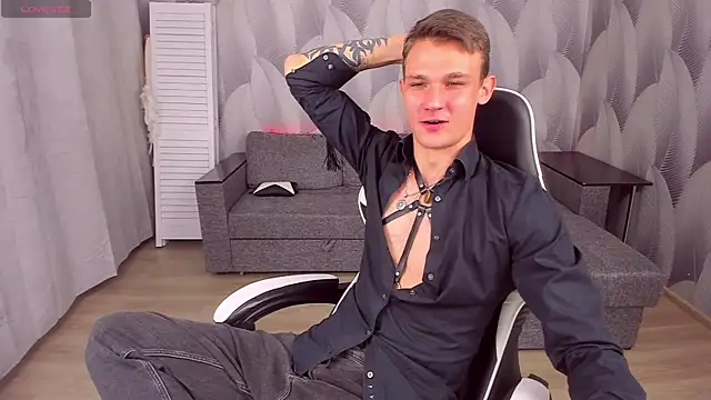 Snapshot of AdamGold01 chatting on October 9, 2025, 7:45 pm AdamGold01 online show from October 9, 2025, 7:45 pm