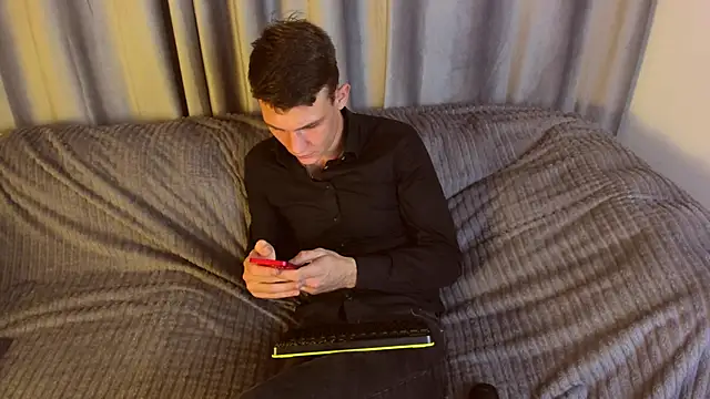 Snapshot of AdamGold01 chatting on November 8, 2025, 8:14 am AdamGold01 online show from November 8, 2025, 8:14 am