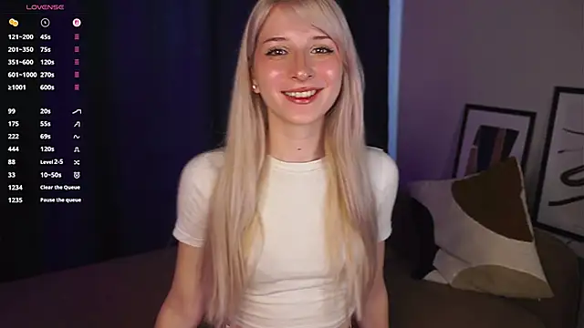 Snapshot of FridaAaberg chatting on September 26, 2025, 7:34 am FridaAaberg online show from September 26, 2025, 7:34 am
