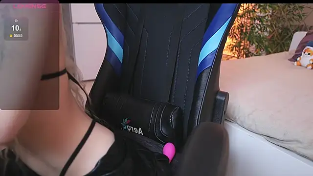 kissy kissi online show from October 20, 2025, 8:37 am