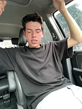 mattebret11 online show from October 28, 2025, 4:53 pm