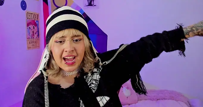 NekoWaifu online show from January 7, 2026, 3:03 pm