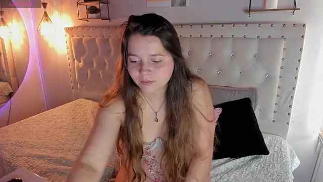 sophiee09  online show from December 2, 2025, 1:28 pm