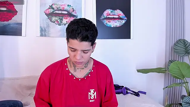 Girls inlove online show from October 8, 2025, 11:52 am