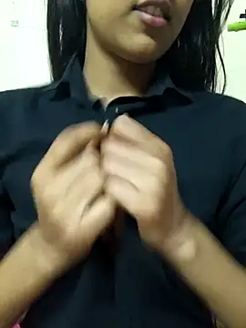 Snapshot of reetika6375 chatting on February 10, 2026, 11:42 pm reetika6375 online show from February 10, 2026, 11:42 pm