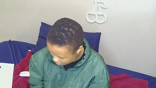 Snapshot of Serafynn chatting on October 1, 2025, 7:31 pm Serafynn online show from October 1, 2025, 7:31 pm