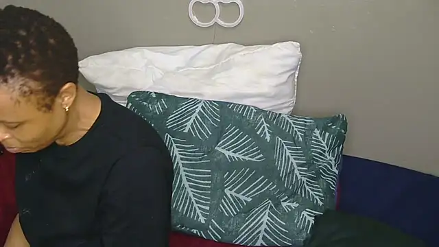 Snapshot of Serafynn chatting on October 4, 2025, 12:41 am Serafynn online show from October 4, 2025, 12:41 am