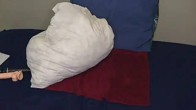 Snapshot of Serafynn chatting on October 18, 2025, 3:24 pm Serafynn online show from October 18, 2025, 3:24 pm