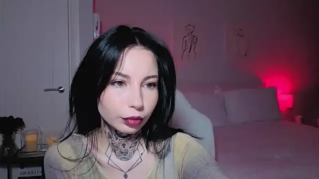 jeans-and-peach online show from October 18, 2025, 9:37 pm