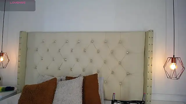 bycandy  online show from December 19, 2025, 12:45 pm