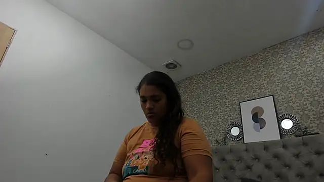 Hanna Marshall  online show from October 28, 2025, 11:25 am