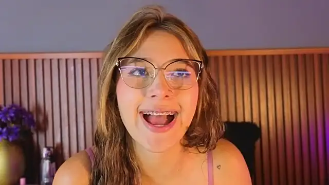 VictoriaSpark online show from October 1, 2025, 12:33 pm