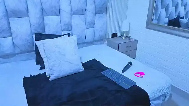 sofiagutierrez   online show from November 15, 2025, 1:03 am