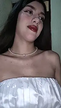 Emily-hottson online show from January 11, 2026, 7:13 am