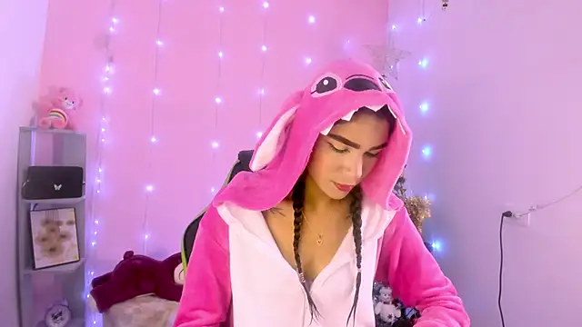 ashlysmith 01 online show from November 12, 2025, 1:28 am