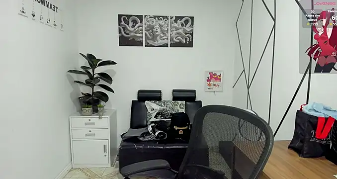 Angel-dragun online show from November 9, 2025, 4:00 am