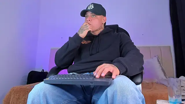 denis munera online show from November 19, 2025, 4:23 am