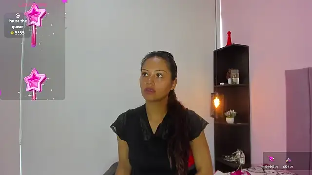 HoollyHendrix online show from October 9, 2025, 7:56 pm