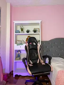 camila1 torres  online show from April 6, 2026, 10:00 pm