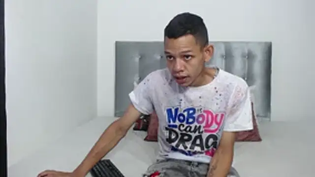 Snapshot of dylandevilx chatting on October 29, 2025, 6:53 pm dylandevilx online show from October 29, 2025, 6:53 pm