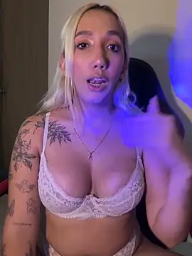 Snapshot of Isa_klein chatting on October 5, 2025, 4:22 am Isa klein online show from October 5, 2025, 4:22 am