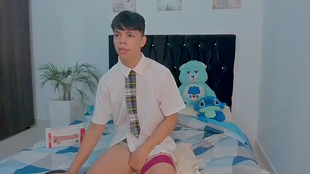 Zacktorres  online show from October 14, 2025, 10:54 pm