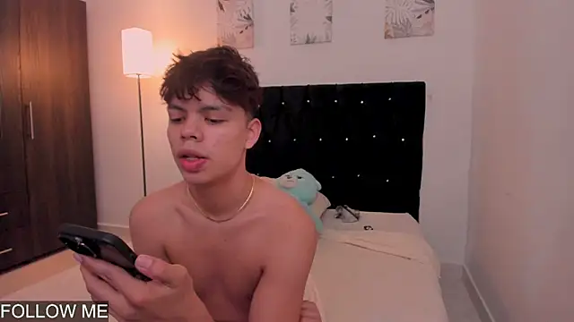 Zacktorres  online show from November 13, 2025, 9:47 pm