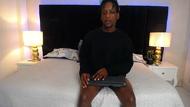 Snapshot of SkylerBigxxx chatting on June 4, 2026, 4:29 am SkylerBigxxx online show from June 4, 2026, 4:29 am