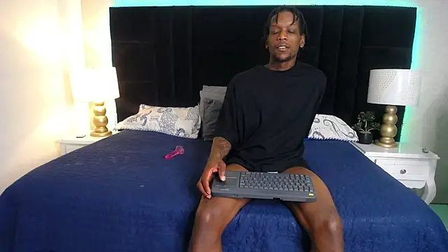 Snapshot of SkylerBigxxx chatting on June 5, 2026, 4:08 am SkylerBigxxx online show from June 5, 2026, 4:08 am