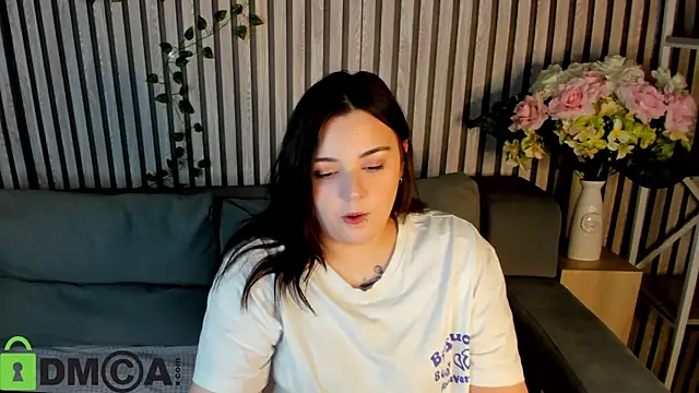 Mia R0ss online show from November 5, 2025, 1:05 am