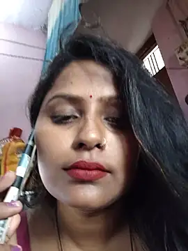 Jasmine Januja online show from June 19, 2026, 1:21 am