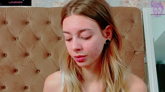 CoraVex online show from October 21, 2025, 4:13 am