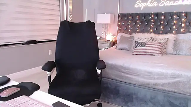 theofficialsophiasanchez online show from May 17, 2026, 4:32 am