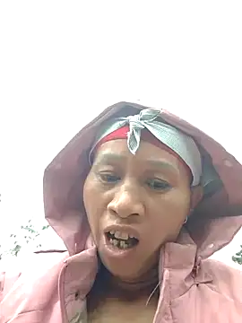 donna-bae online show from November 3, 2025, 9:32 am