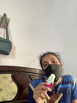 Snapshot of sweetreddy-02 chatting on October 14, 2025, 7:53 am sweetreddy-02 online show from October 14, 2025, 7:53 am