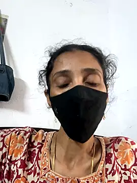 Snapshot of sweetreddy-02 chatting on October 24, 2025, 6:32 am sweetreddy-02 online show from October 24, 2025, 6:32 am