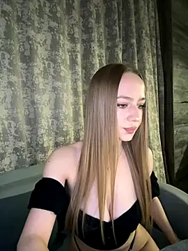 MissOyee online show from November 7, 2025, 7:25 pm